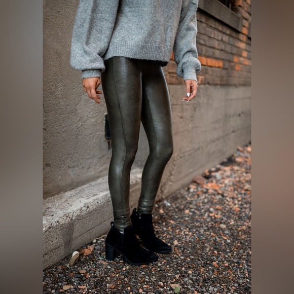 SPANX Shimmer Leggings in Metallic Green - Picture 1 of 10